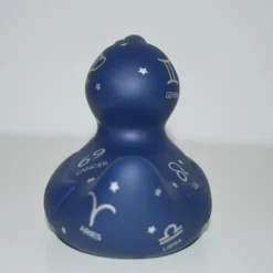 BUDDUCK.COM LUXURY ZODIAC DUCK - Sterrenbeeld Horoscoop Badeend BUDDUCK 16 BUDDUCK.COM LUXURY ZODIAC DUCK - Sterrenbeeld Horoscoop Badeend BUDDUCK -Aanbiedingen badspeelgoed Winkel 550x365 26