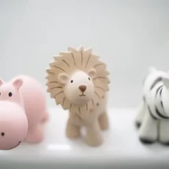 Tikiri Badspeeltje Met Belletje Leeuw -Aanbiedingen badspeelgoed Winkel 550x366 41