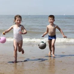 Quut Mini Ballo Banana Pink Strand Emmer - Bad Strand Speelgoed Meisje - Cadeau 1 Jaar | 2 Jaar | 3 Jaar | 4 Jaar | 5 Jaar - Geel Roze - 1,70 Liter 17 Quut Mini Ballo Banana Pink Strand Emmer - Bad Strand Speelgoed Meisje - Cadeau 1 Jaar | 2 Jaar | 3 Jaar | 4 Jaar | 5 Jaar - Geel Roze - 1,70 Liter -Aanbiedingen badspeelgoed Winkel 550x366 63