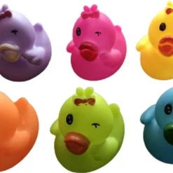 VinkToys 12 Gekleurde Badeenden Met Knipoog- Badspeelgoed - Gekleurde Eenden 5x5x6 Cm - Badeenden Set - Rubberen Eendjes - Bad Eendjes - Uitdeel Kado -Aanbiedingen badspeelgoed Winkel 550x375 4