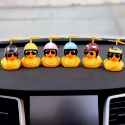 Merkloos Auto Eendje Decoratie - Bad Eend - Auto En Fiets Decoratie - Met Kleefstrip, 8 Helm , Propellor, Zonnebril En Gouden Ketting -Aanbiedingen badspeelgoed Winkel 550x550 166