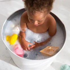 Oli & Carol Oli&Carol Bad Speeltje Bootje Nude. -Aanbiedingen badspeelgoed Winkel 550x550 542