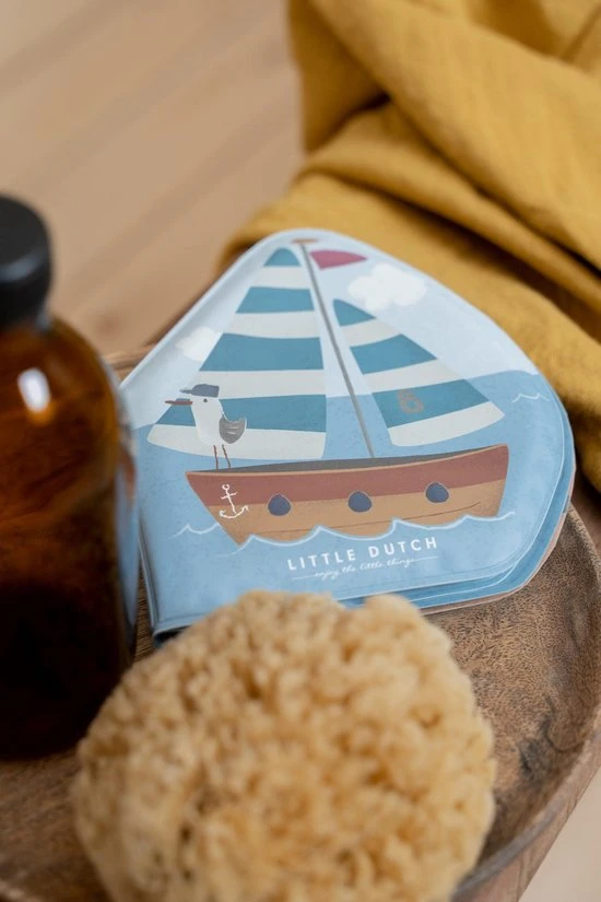 Rubo Toys Little Dutch Badboekje Sailors Bay - Badboekje - Vrolijke Tekeningen - Drijft - Makkelijk Droog 6 Rubo Toys Little Dutch Badboekje Sailors Bay - Badboekje - Vrolijke Tekeningen - Drijft - Makkelijk Droog - Afbeelding 6